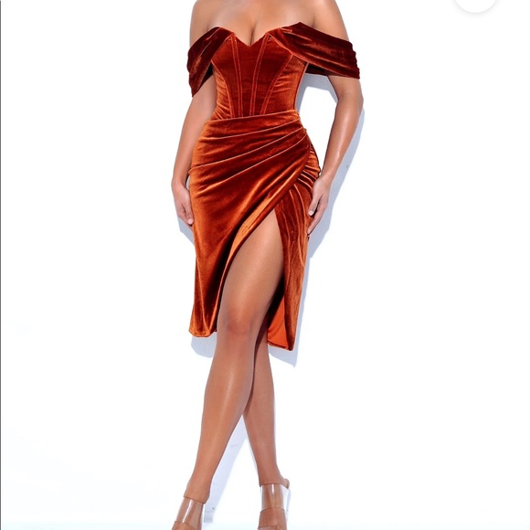 miss circle Dresses & Skirts - - O CIRCLE VELVET OFF SHOULDER MIDI DRESS. RUST COLOR CORSET STYLE SIZE XL